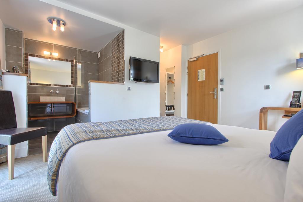 Logis Hotel & Restaurant - Le Manoir De Sauvegrain Saint-Lambert  Bagian luar foto
